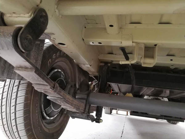 4x4輪轂電機(jī)驅(qū)動(dòng)物流車(chē)